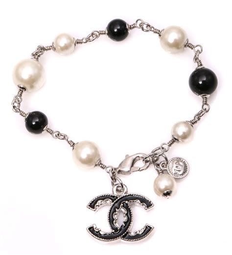 chanel black and white pearl bracelet